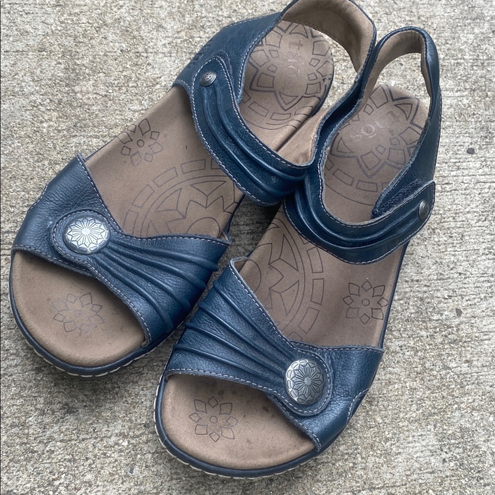 Taos Footwear Women's Blue leather Sandals